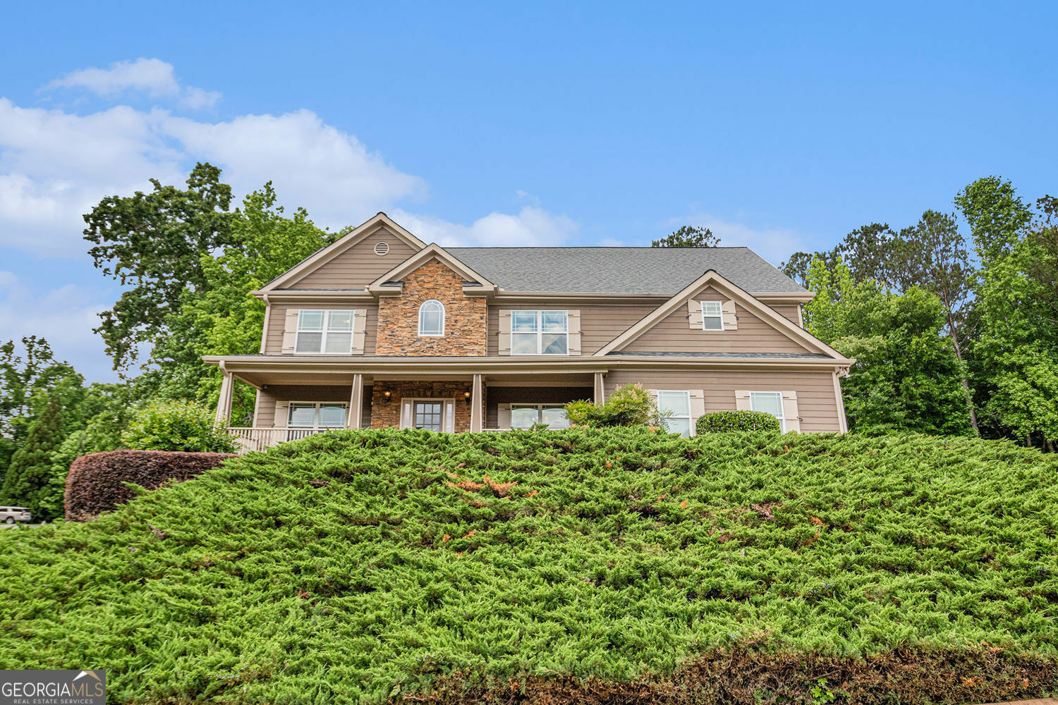 Property Photo: 6086 Willowpond Court GA 30135