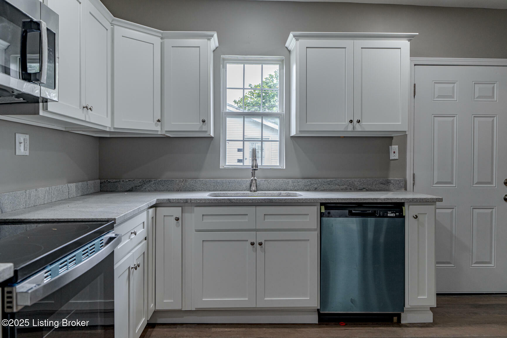 Property Photo: 1246 Schiller Ave KY 40204
