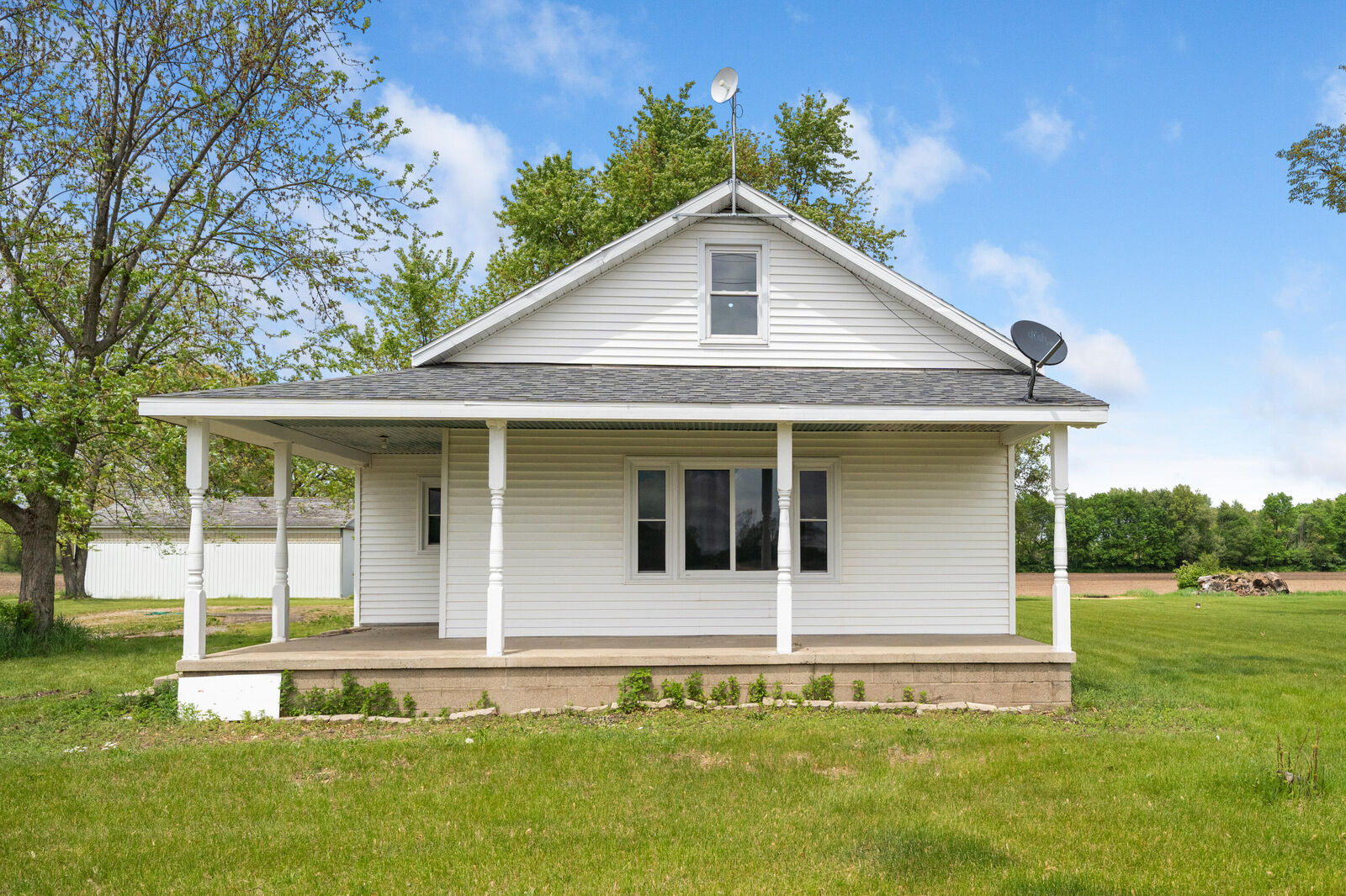 Property Photo: 19610 14B Road IN 46511