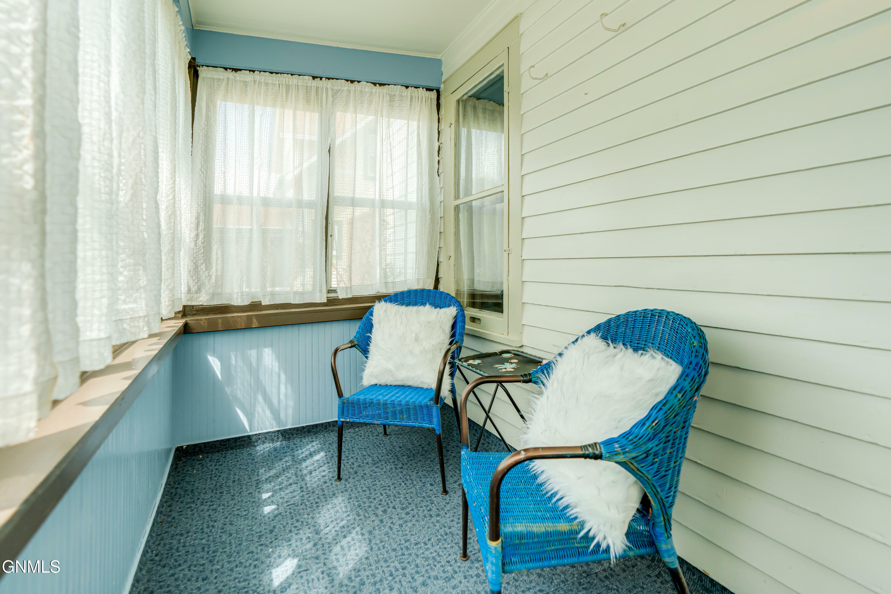 Property Photo: 402 1st Avenue NW ND 58554