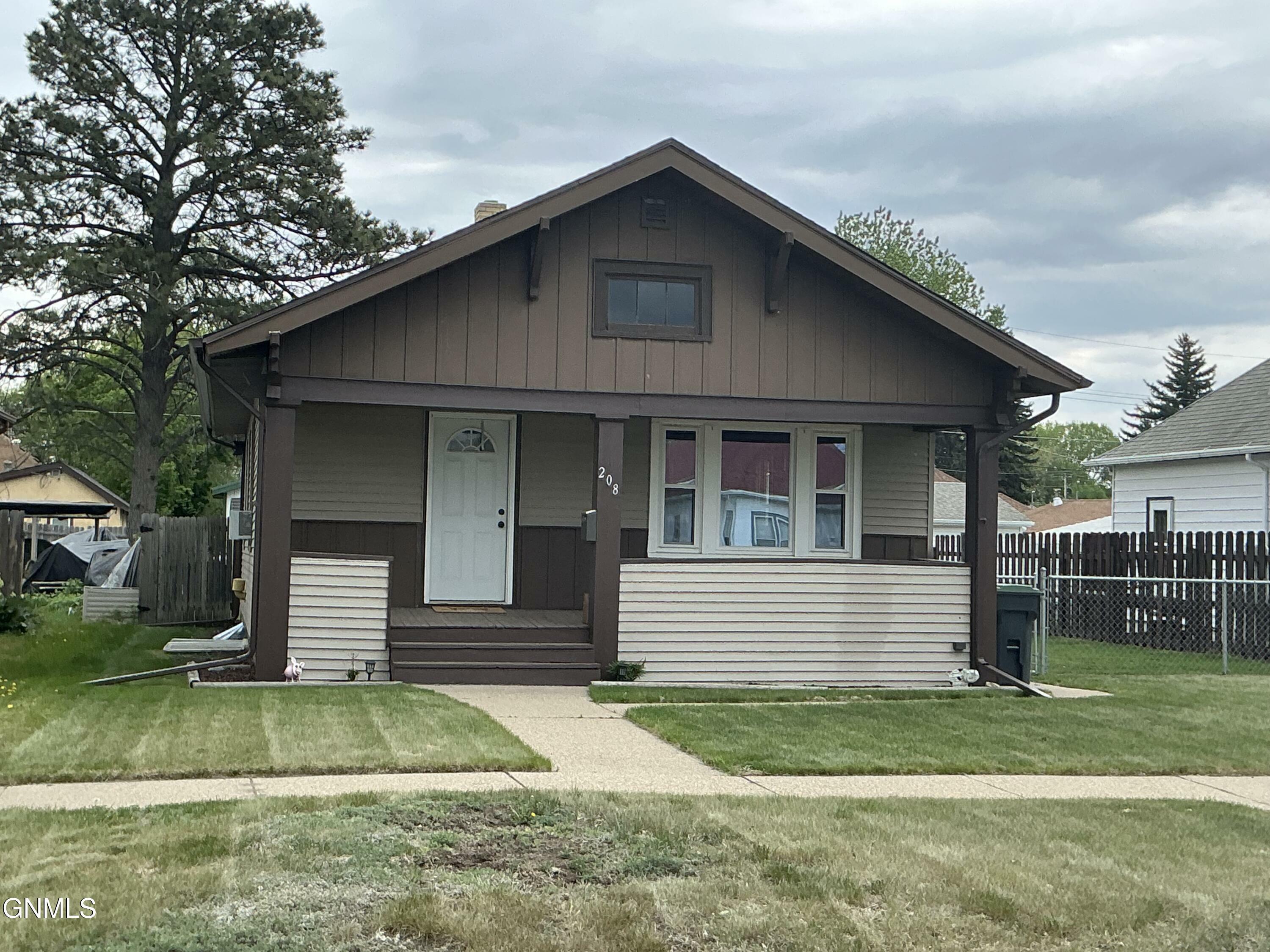 208 9th Avenue SW  Mandan ND 58554 photo