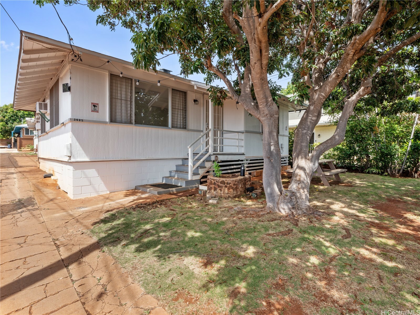 3622 Maunalei Avenue  Honolulu HI 96816 photo