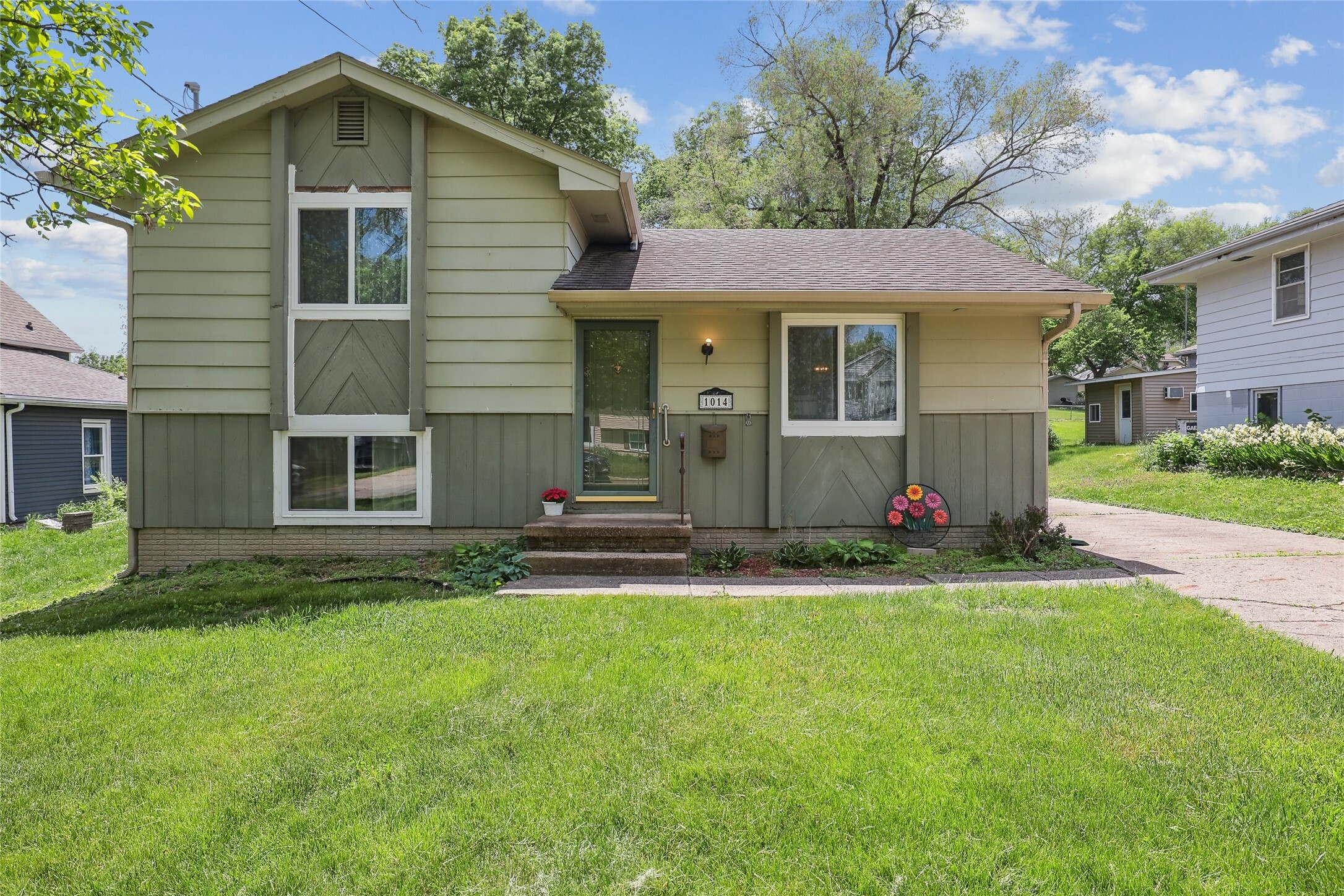 Property Photo: 1014 Elder Lane IA 50315