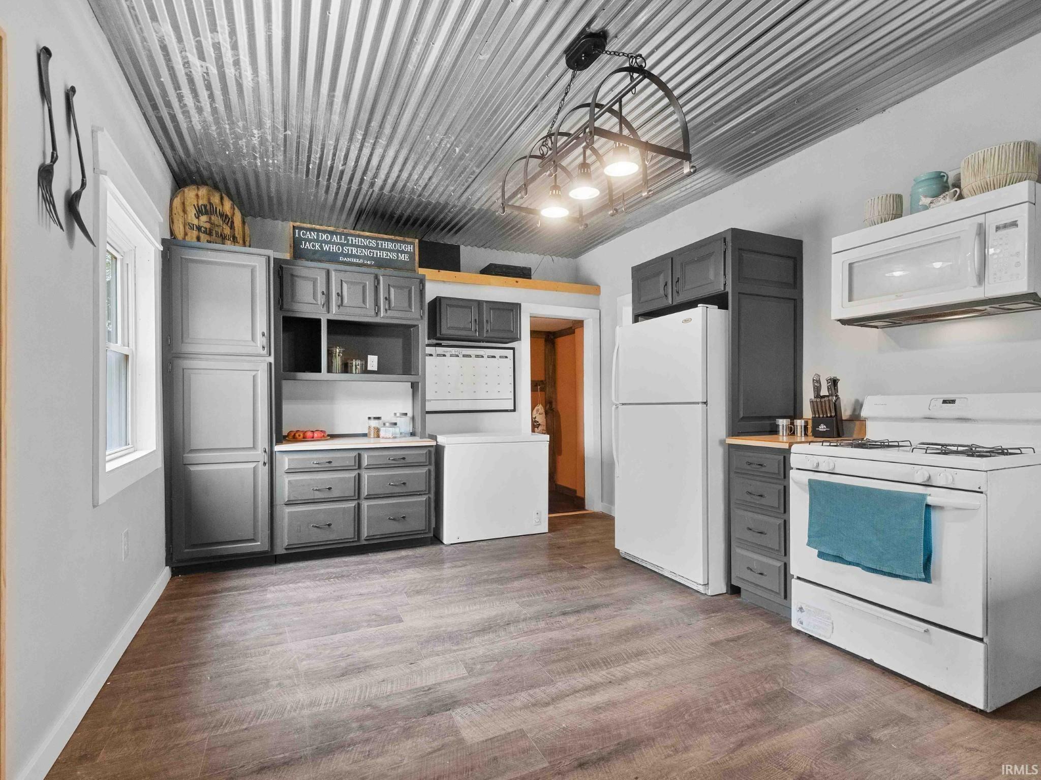 Property Photo: 8880 W State Road 14 IN 46787-9601