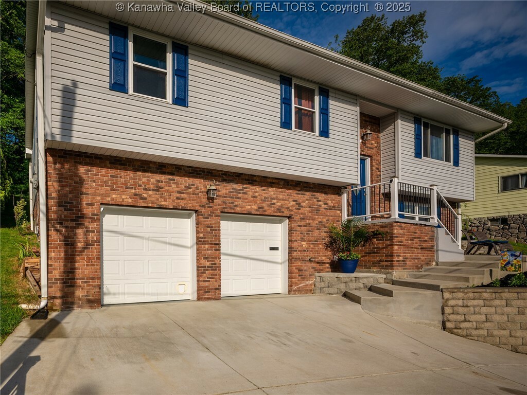 Property Photo: 221 Lakeview Drive WV 25177
