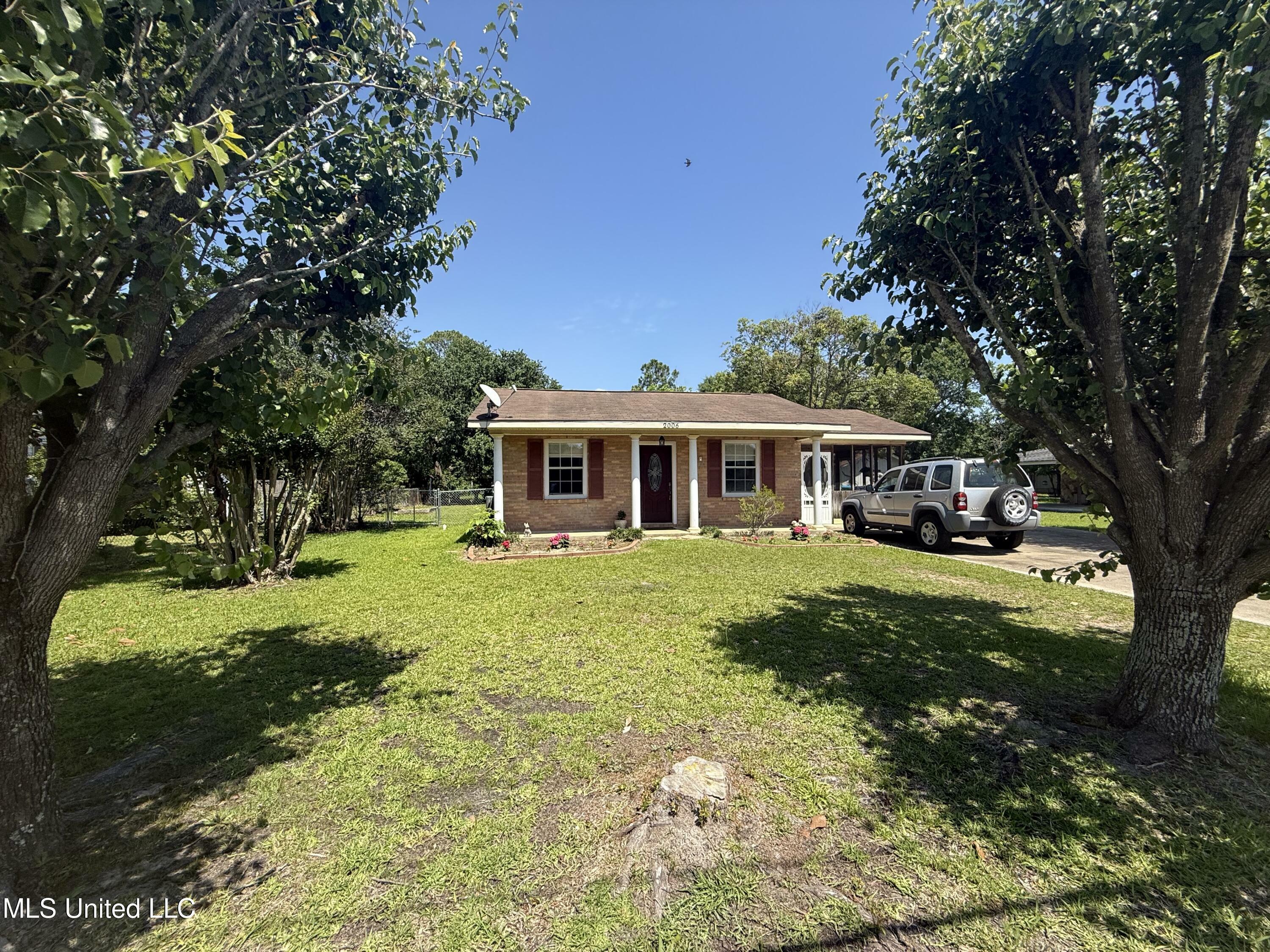Property Photo: 2006 Eden Street MS 39581