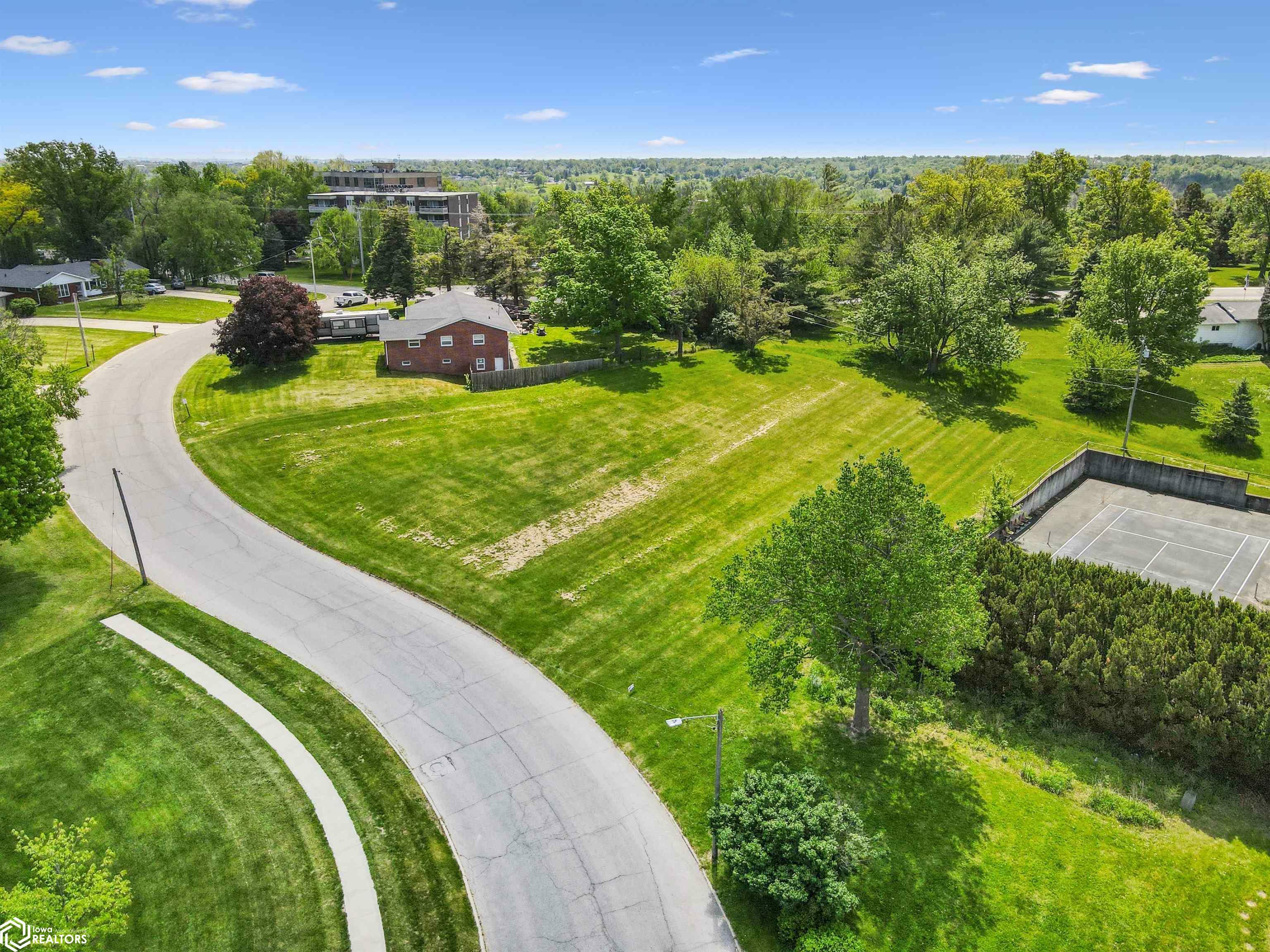 Property Photo: 513 Brentwood Road IA 50158
