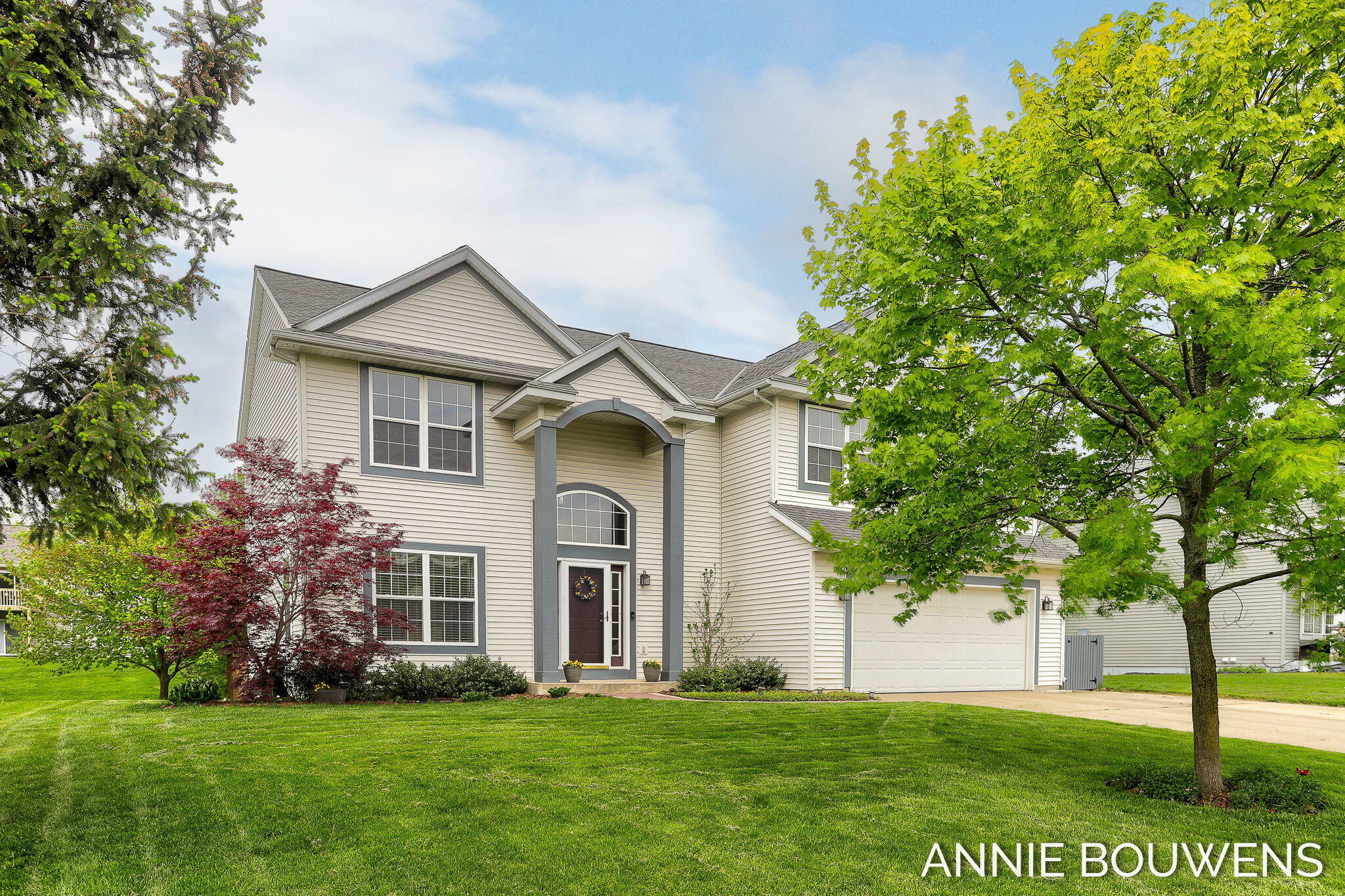 Property Photo: 10852 Thornberry Way MI 49464