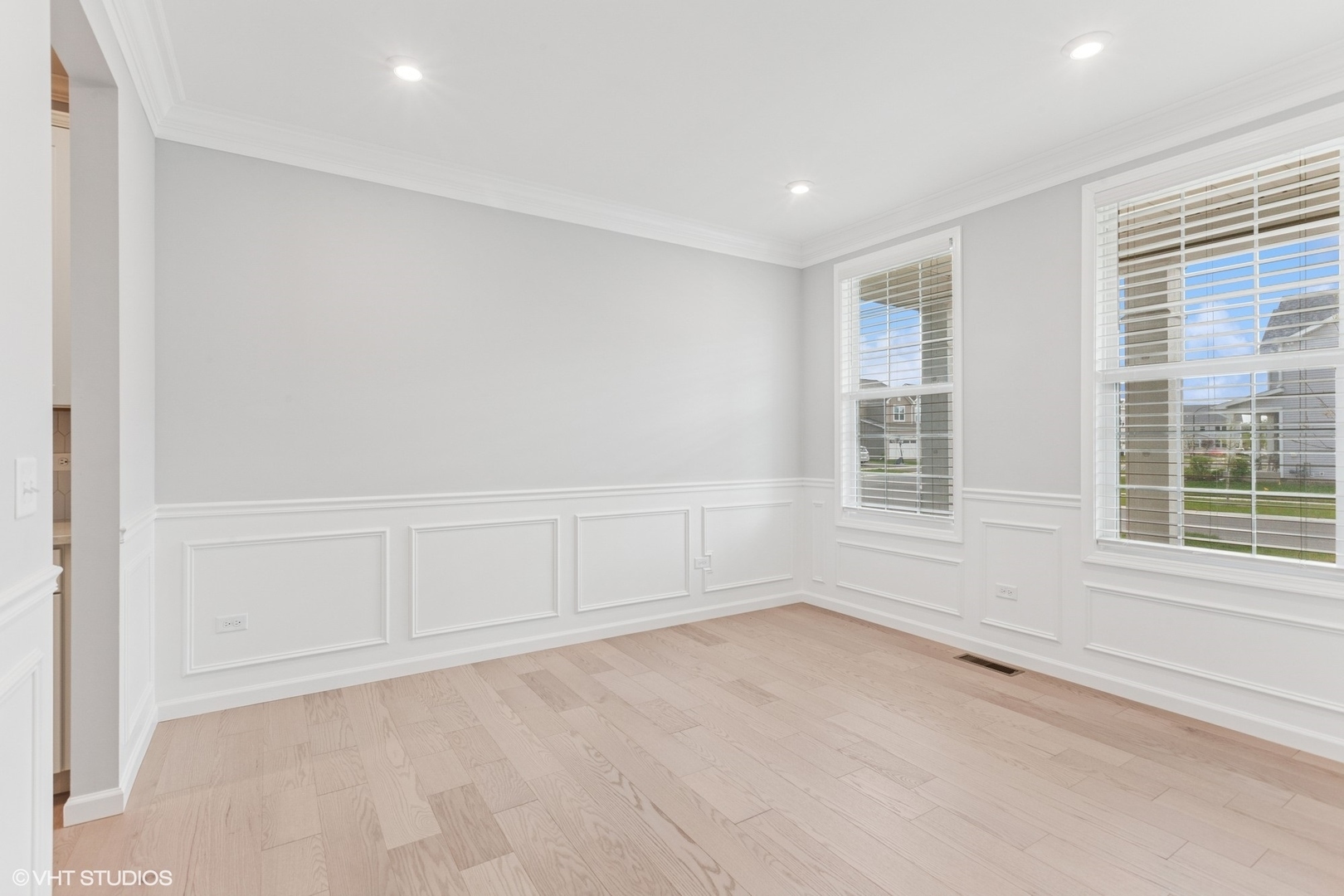 Property Photo: 2508 Weatherbee Lane IL 60563