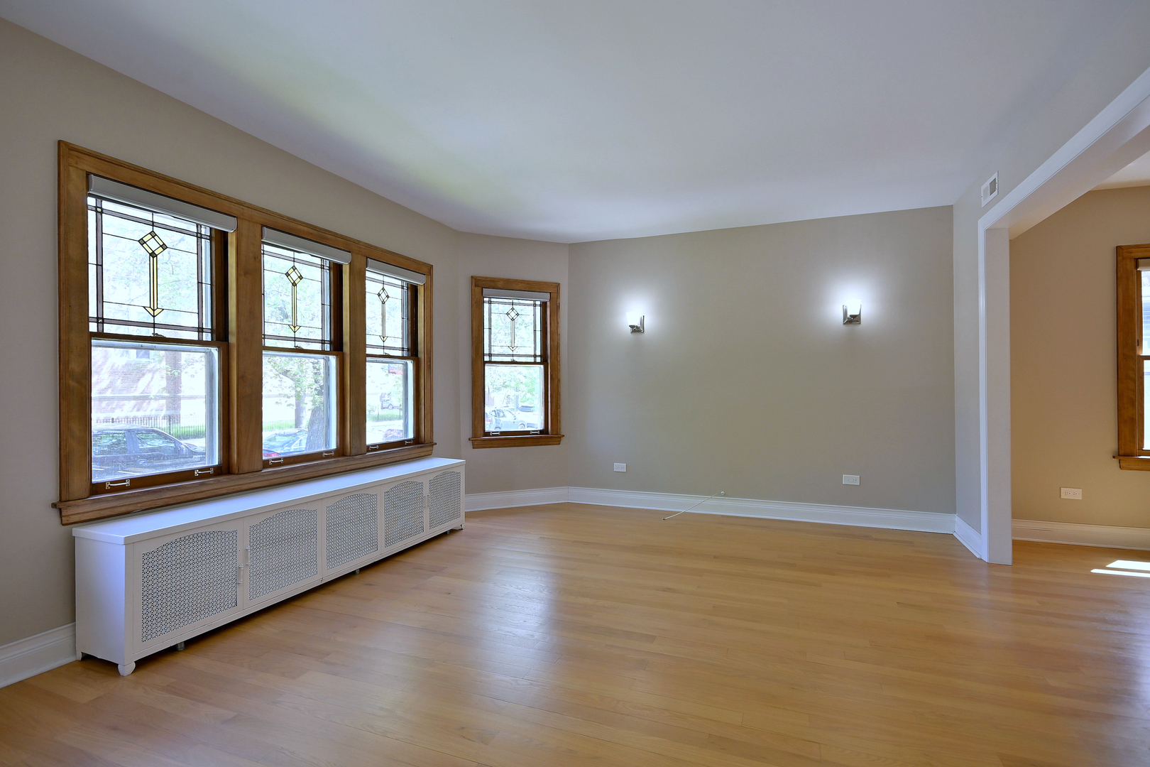 Property Photo: 5813 W Eastwood Avenue IL 60630