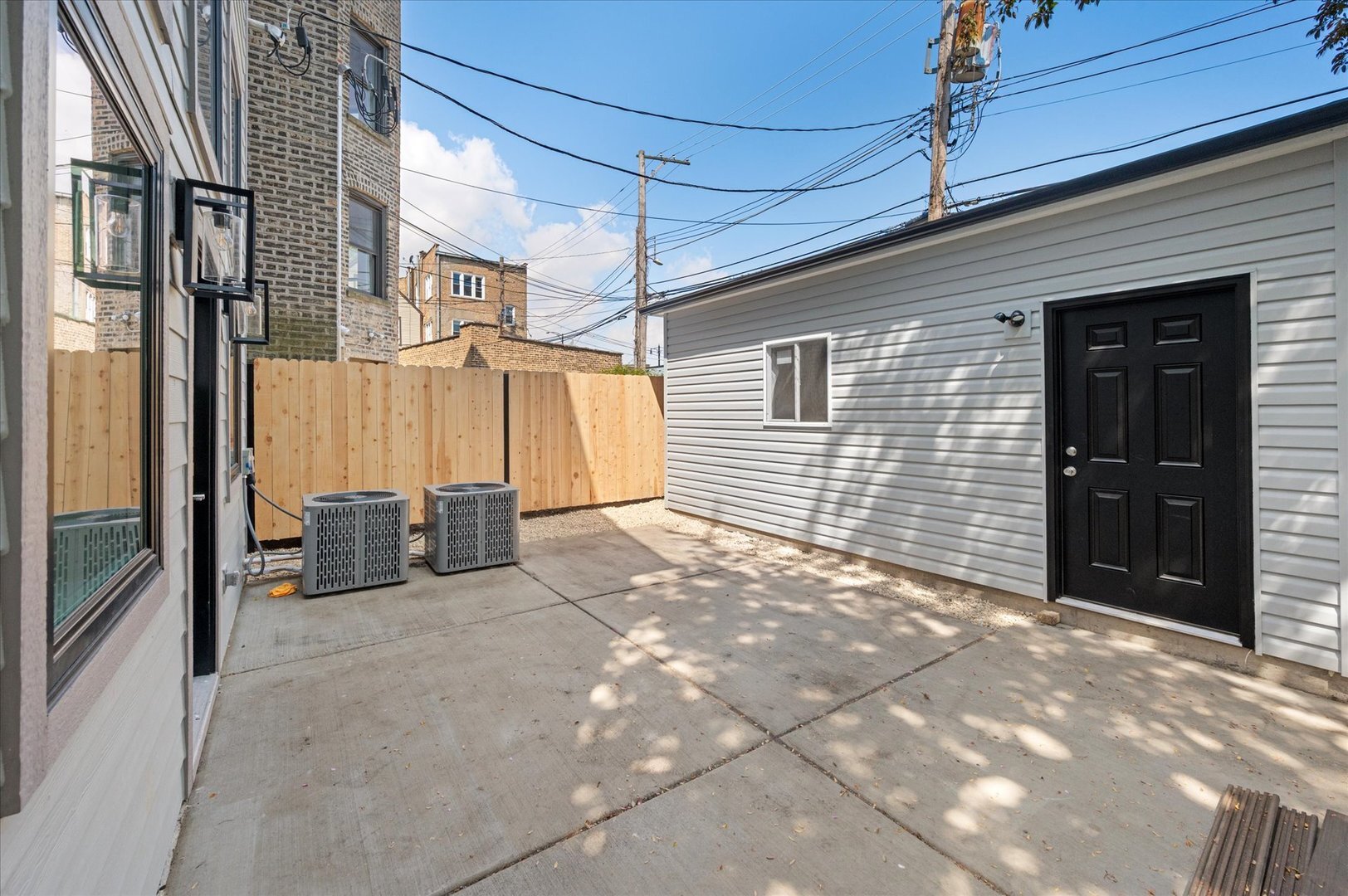 Property Photo: 1542 W Highland Avenue IL 60660