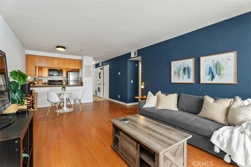 Property Photo: 1100 Euclid Avenue 108 CA 90804