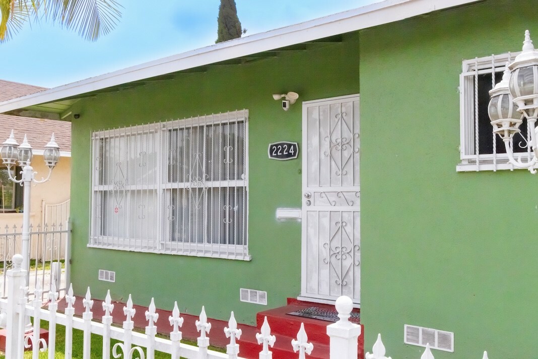 Property Photo:  2224 Mortimer Street  CA 90255 