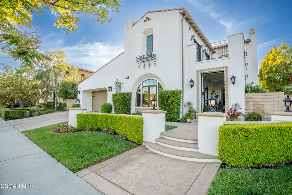 Property Photo:  5737 Via Bonita  CA 91320 