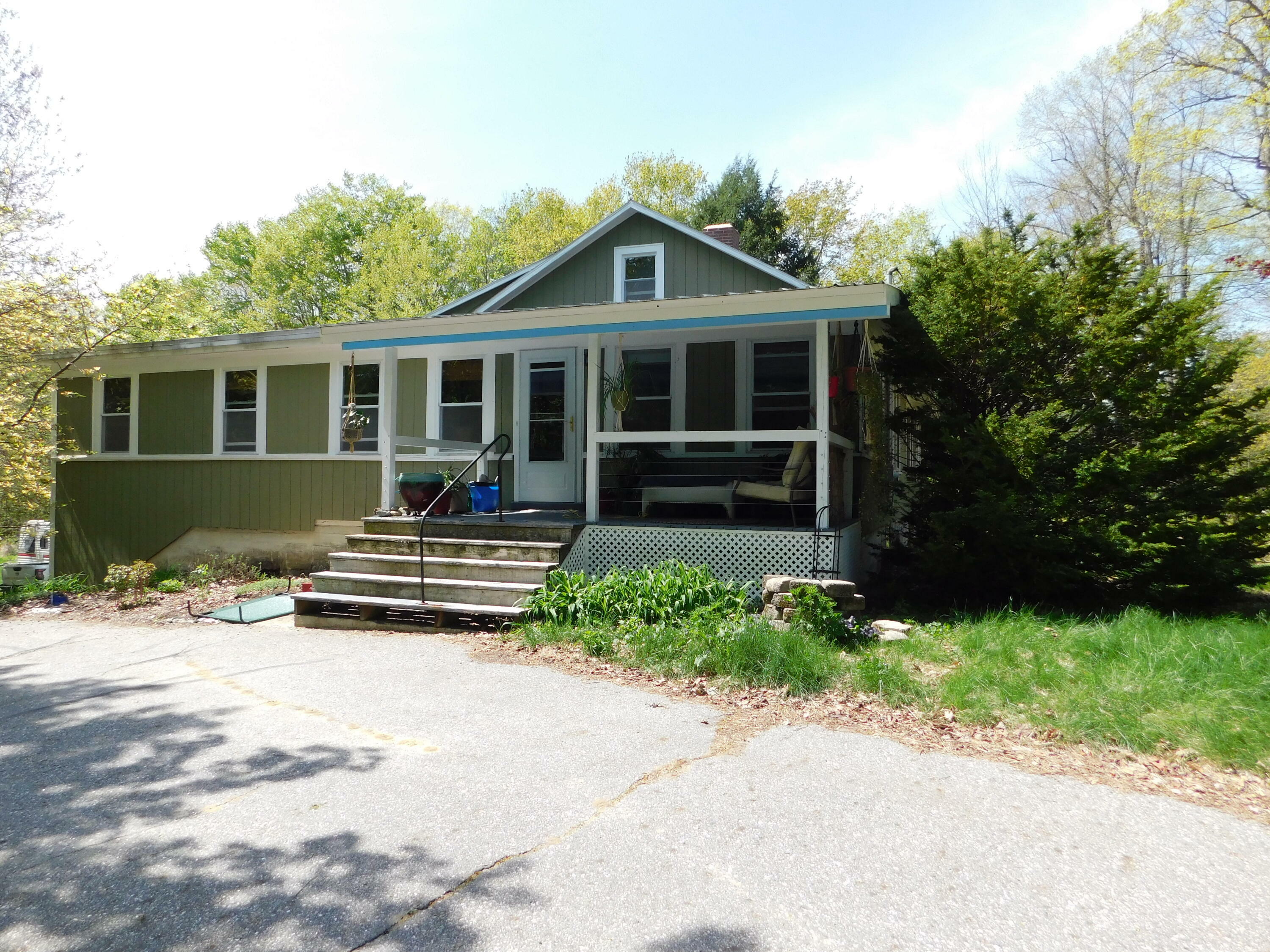 Property Photo: 406 Lake Street ME 04210