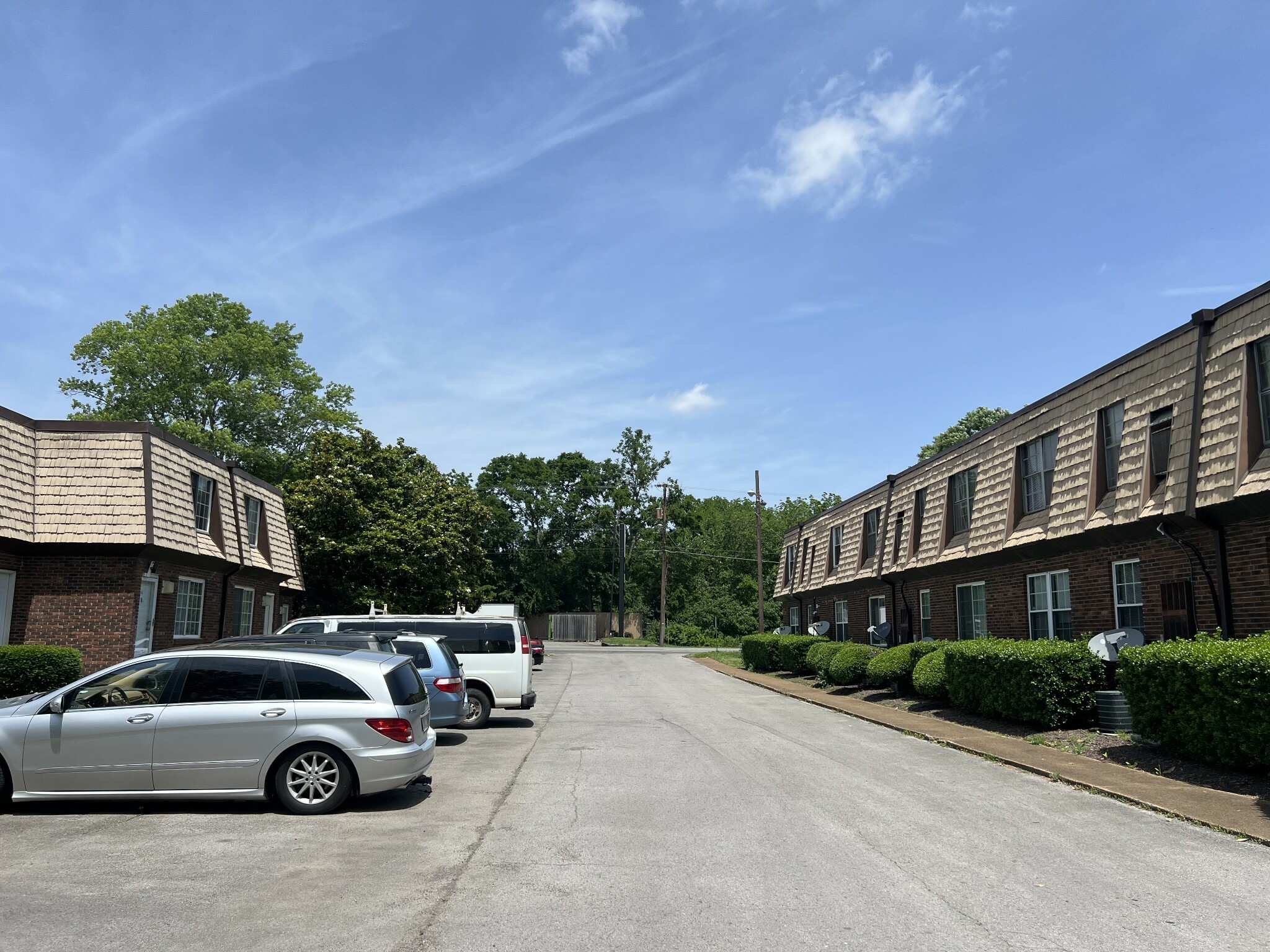 Property Photo: 441 Harding Pl D20 TN 37211