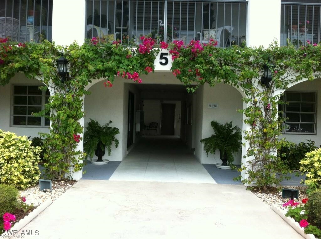 Property Photo: 5 High Point Circle W 303 FL 34103
