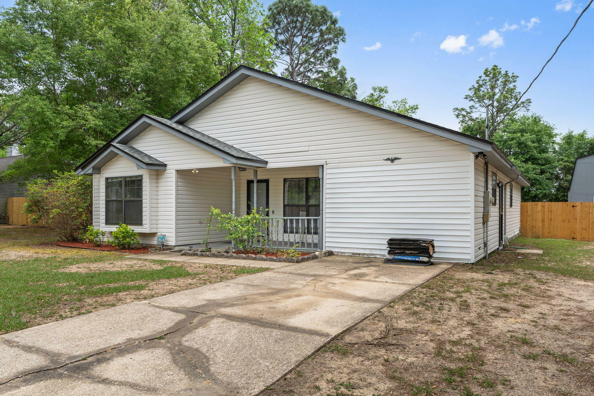 Property Photo: 426 Brown Place FL 32539