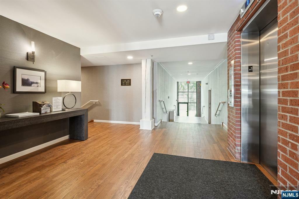 Property Photo:  262 Main Street 201  NJ 07424 