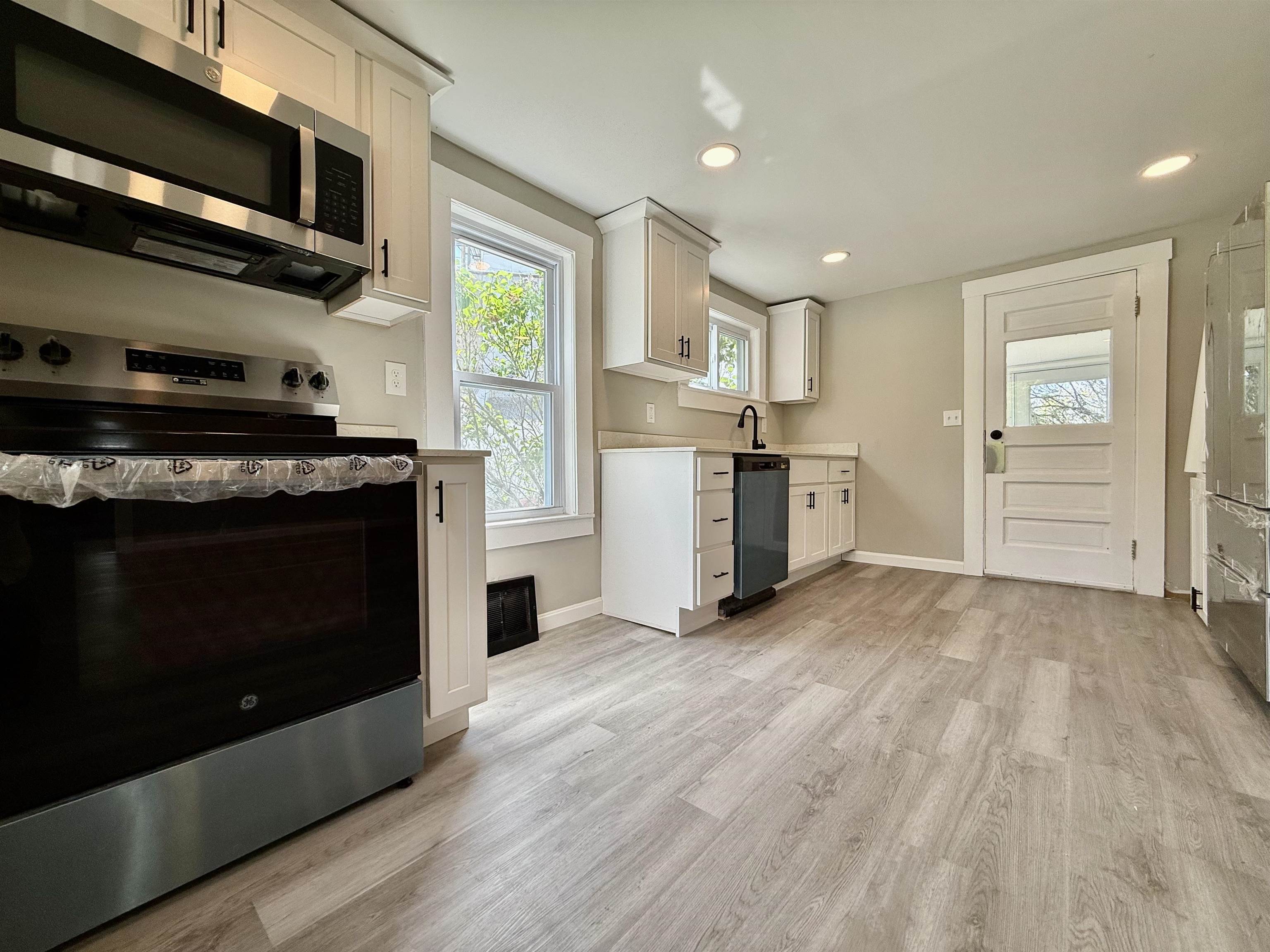 Property Photo: 516 Hall Street NH 03304