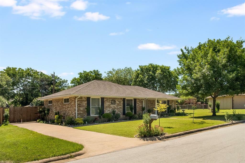 Property Photo: 408 Westview Terrace TX 76065