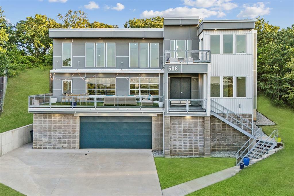 Property Photo: 508 Holly Court TX 76248