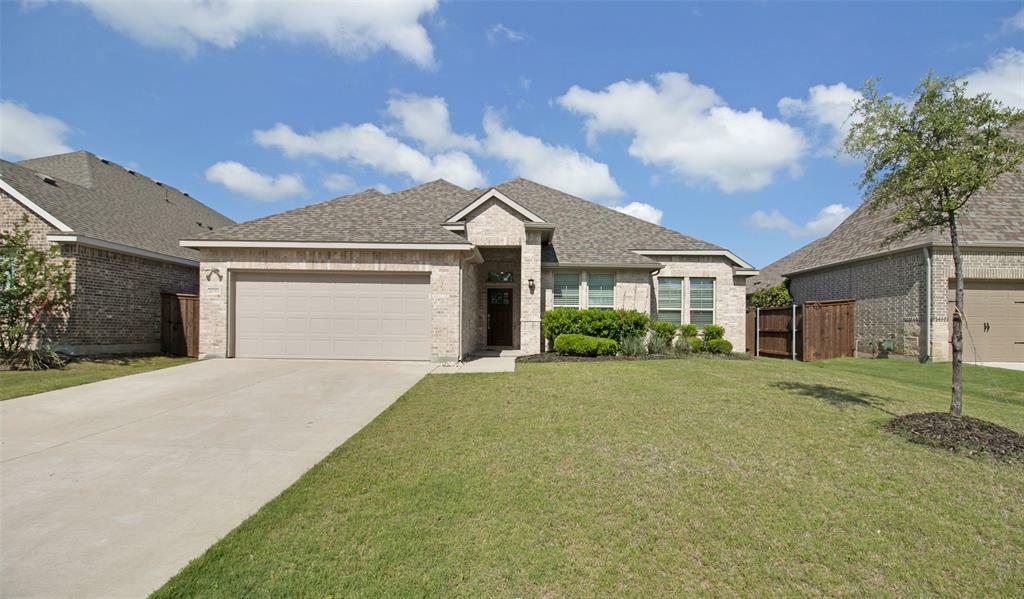 Property Photo: 2033 Eagle Boulevard TX 76052