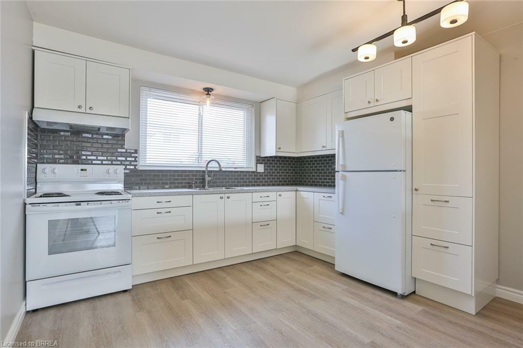 Property Photo: 84 Lyndhurst Street 2 ON N3S 4M9