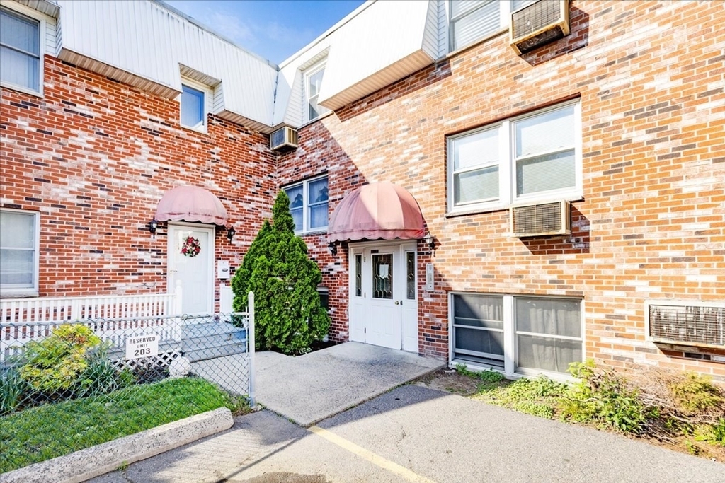 Property Photo: 33-A Jackson St 303 MA 01902
