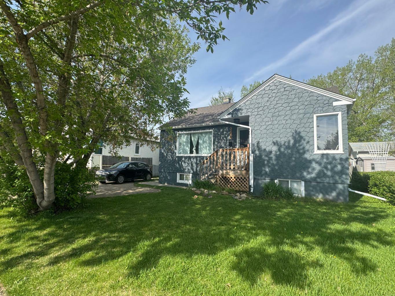 5254 50 Street  Lacombe AB T4L 1H7 photo