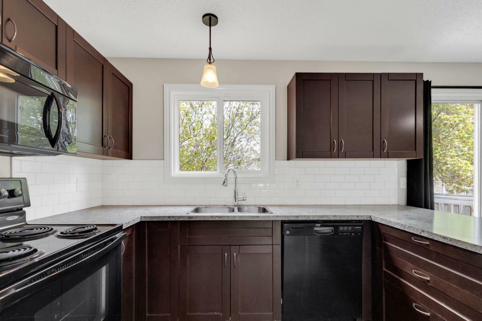 Photo de la propriété: 13 Hangingstone Drive AB T4L 1R1