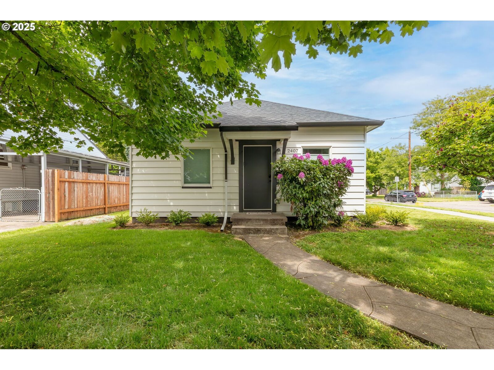 Property Photo:  2407 N Rosa Parks Way  OR 97217 