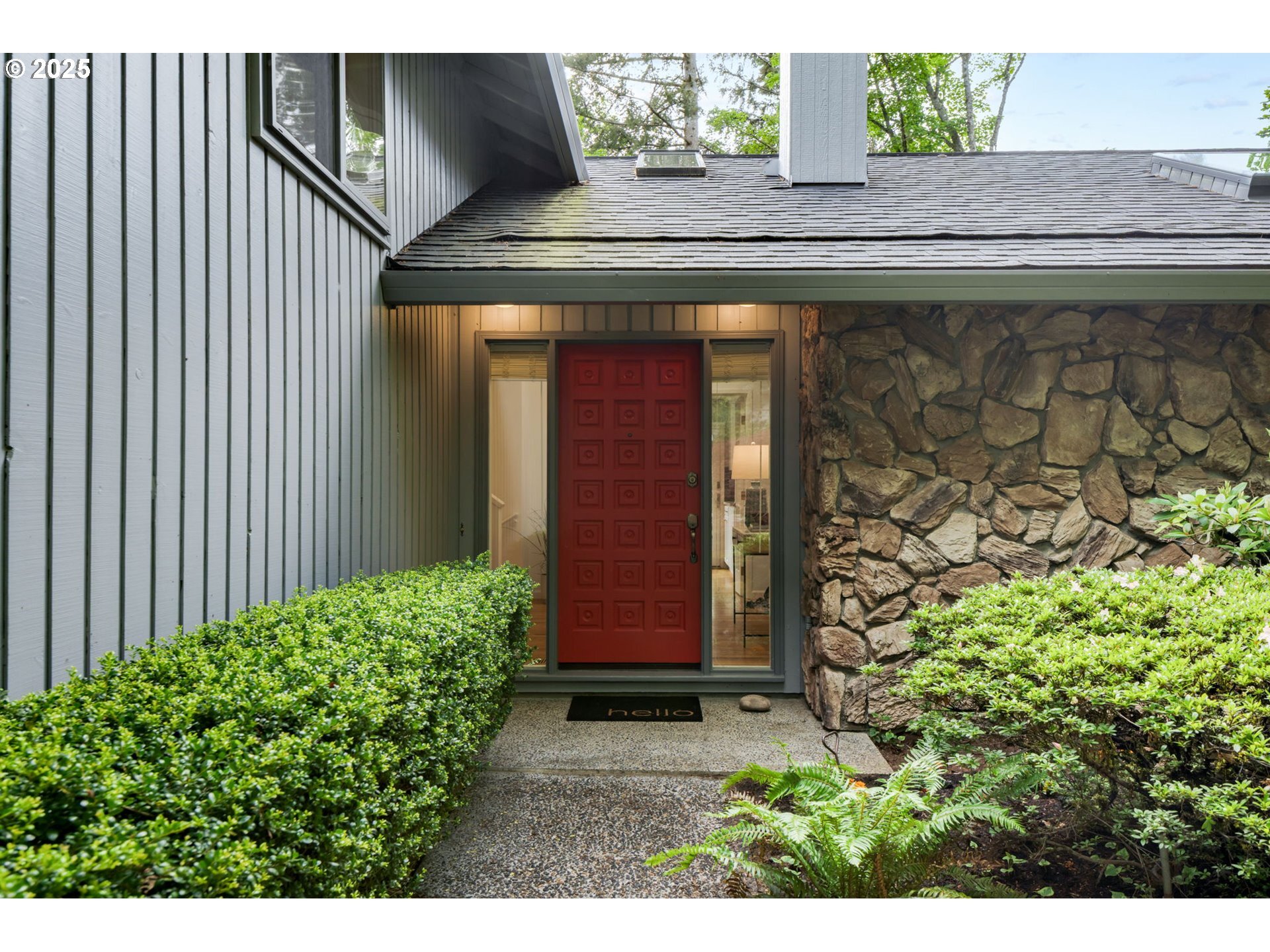 Property Photo: 4135 SW 43rd Ave OR 97221