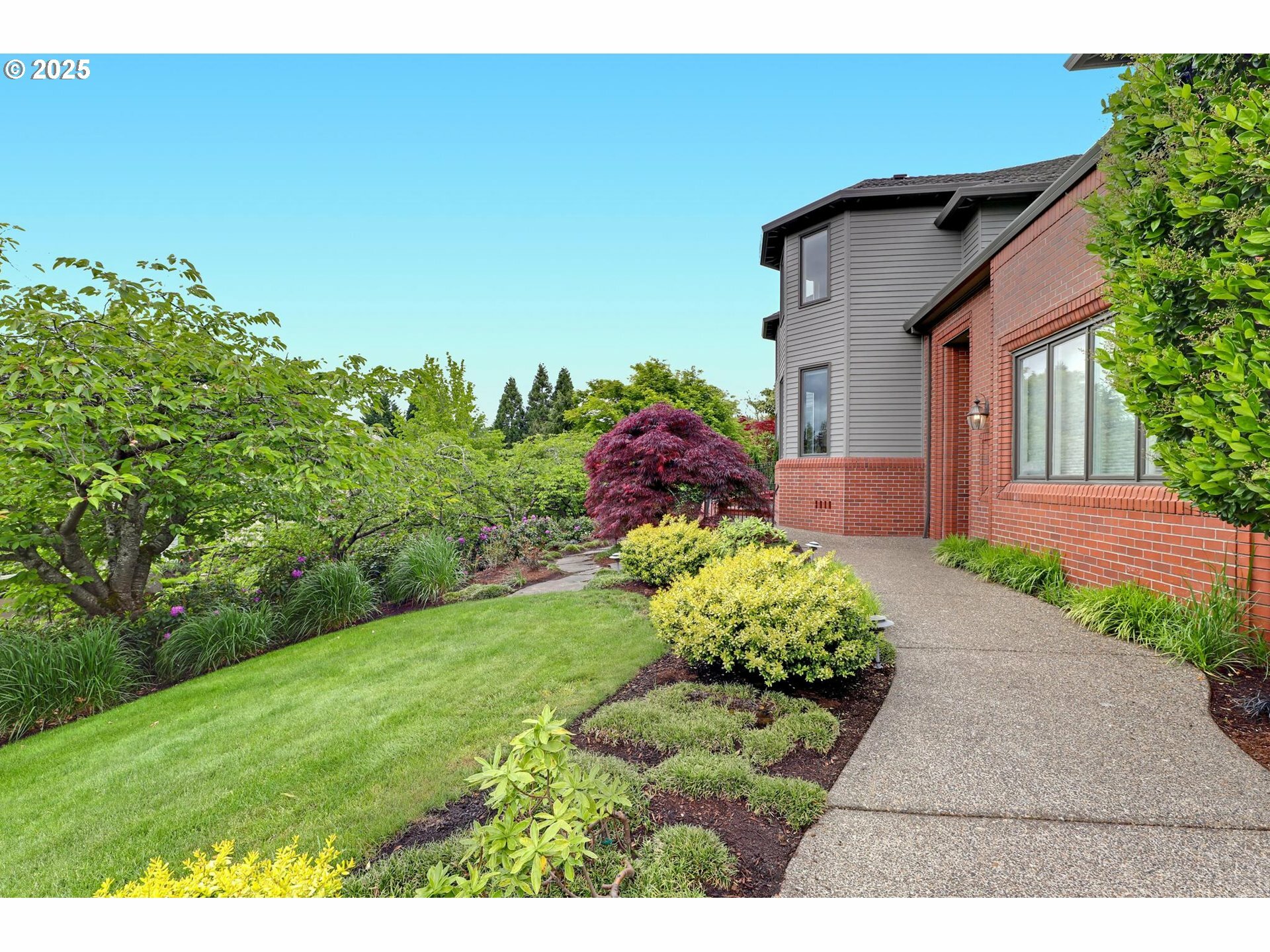 Property Photo: 1416 NW Benfield Dr OR 97229