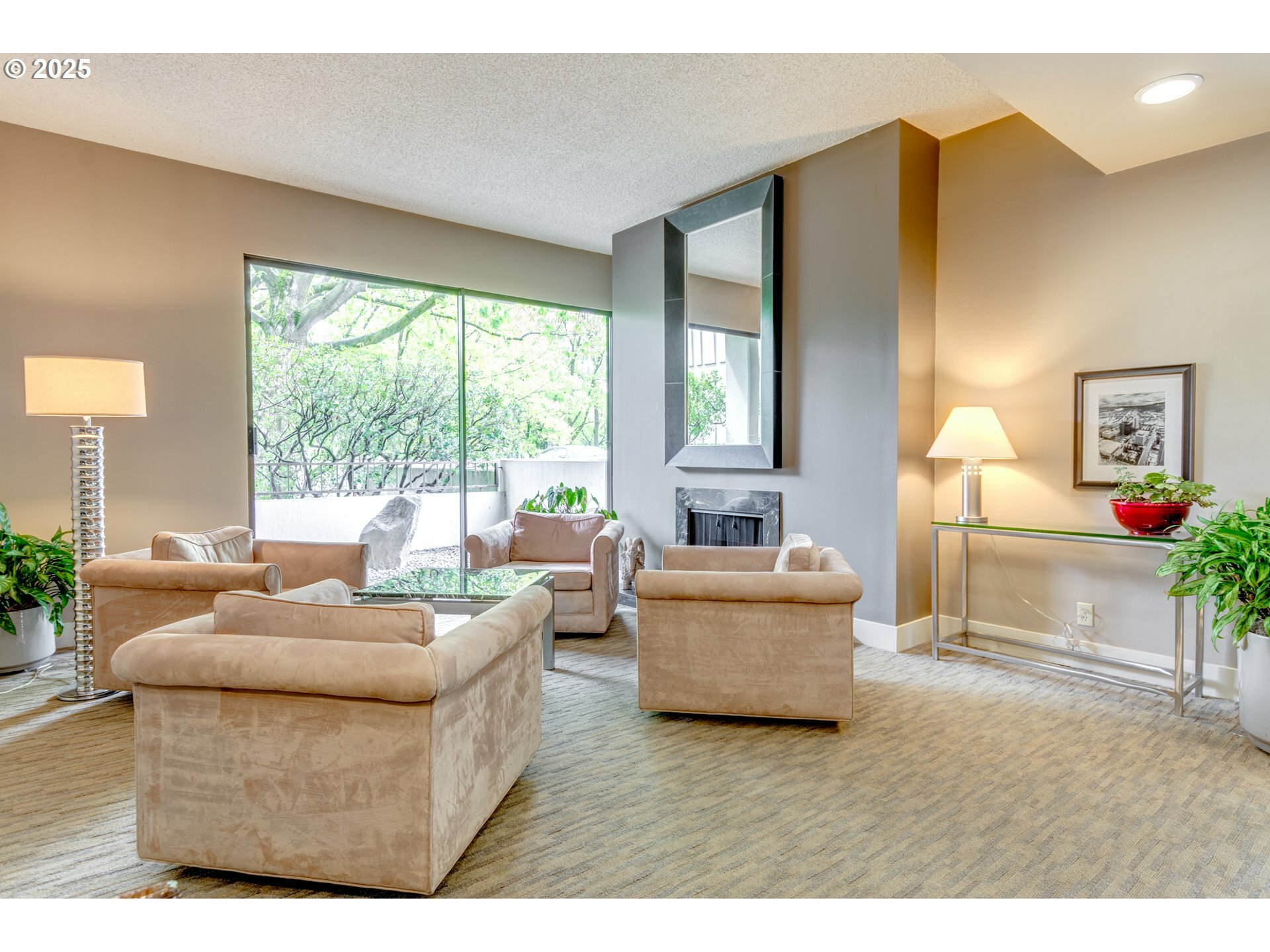 Property Photo: 2211 SW 1st Ave 402 OR 97201