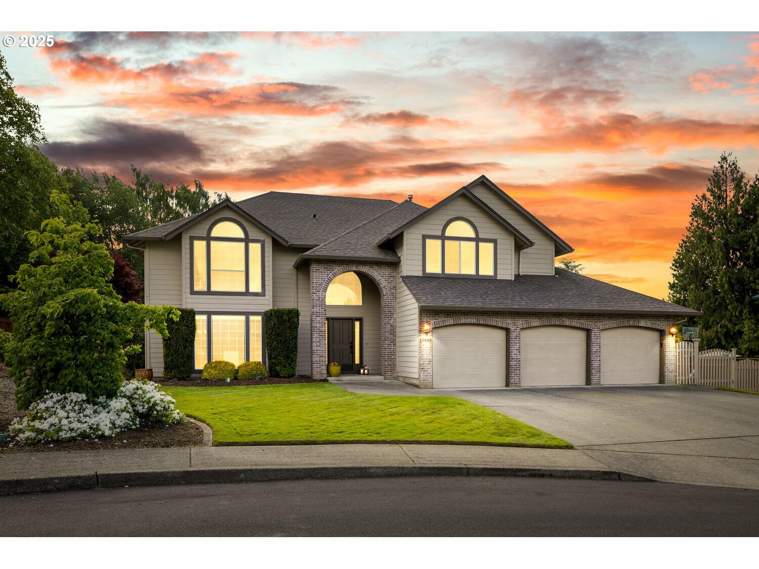 Property Photo: 13606 NW 45th Ct WA 98685