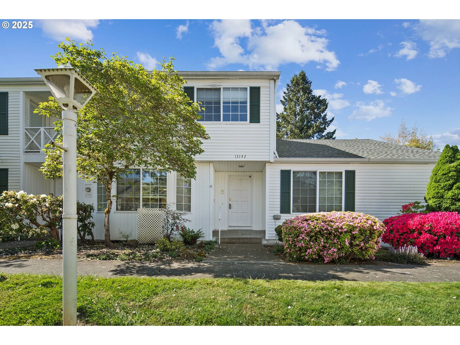 Property Photo:  13142 SW 17th St  OR 97008 