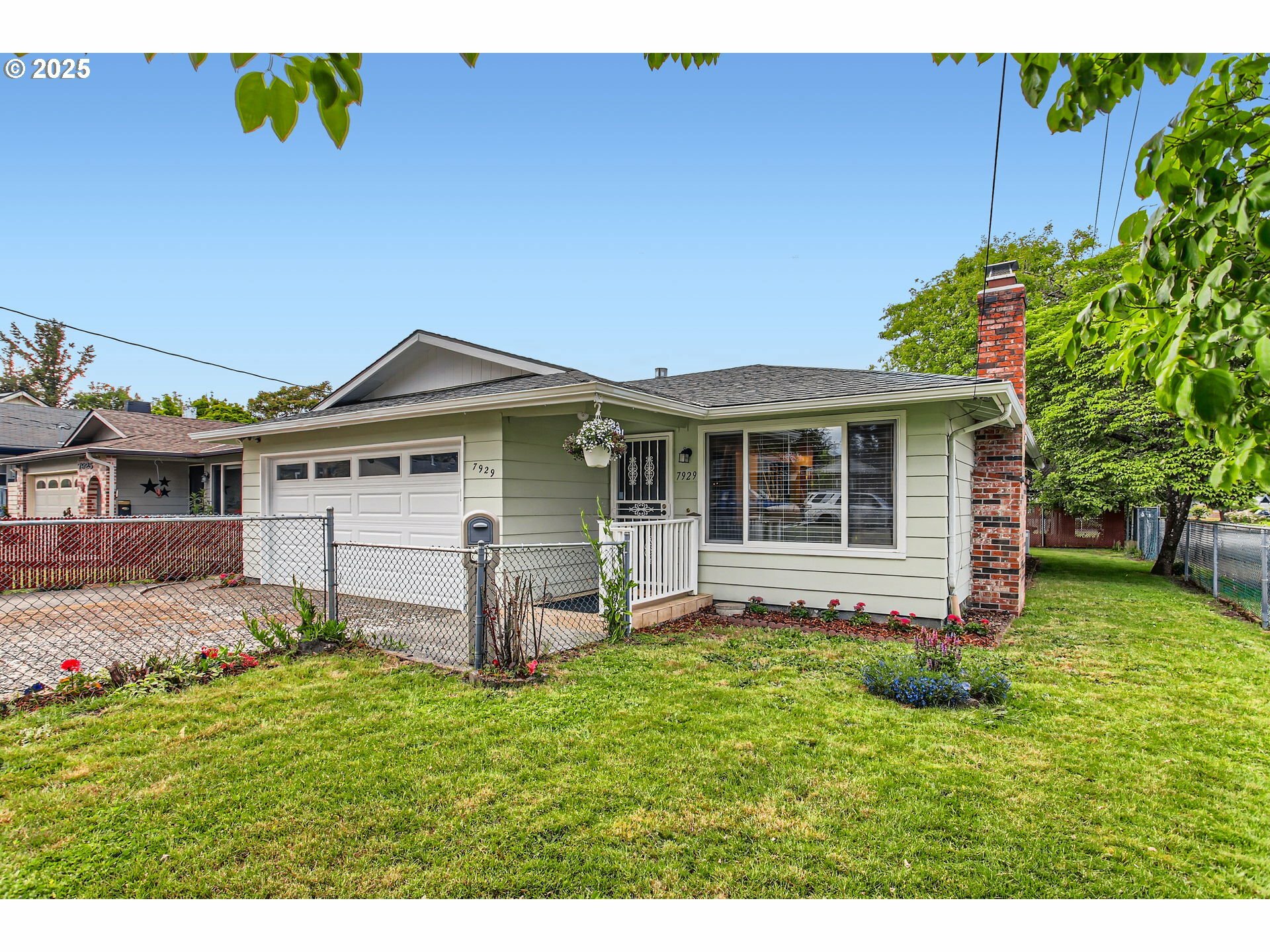 7929 SE Knight St  Portland OR 97206 photo