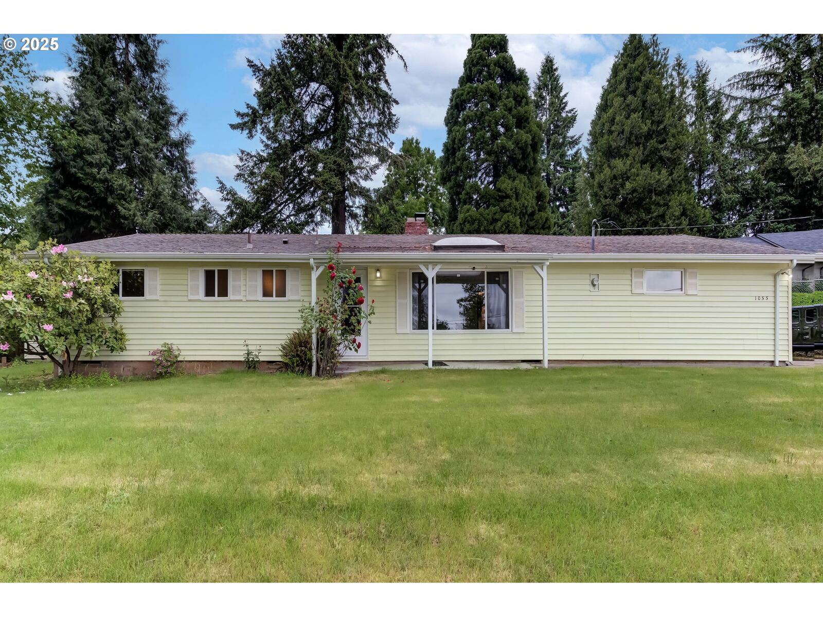 Property Photo:  1055 Cascade Dr NW  OR 97304 