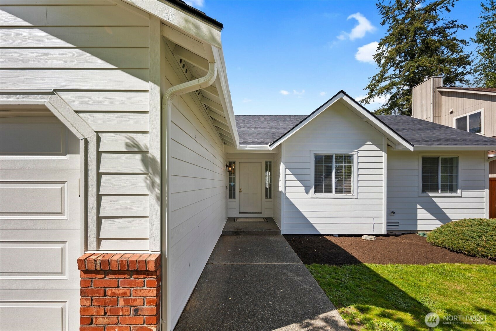 Property Photo: 11916 SE 219th Place WA 98031