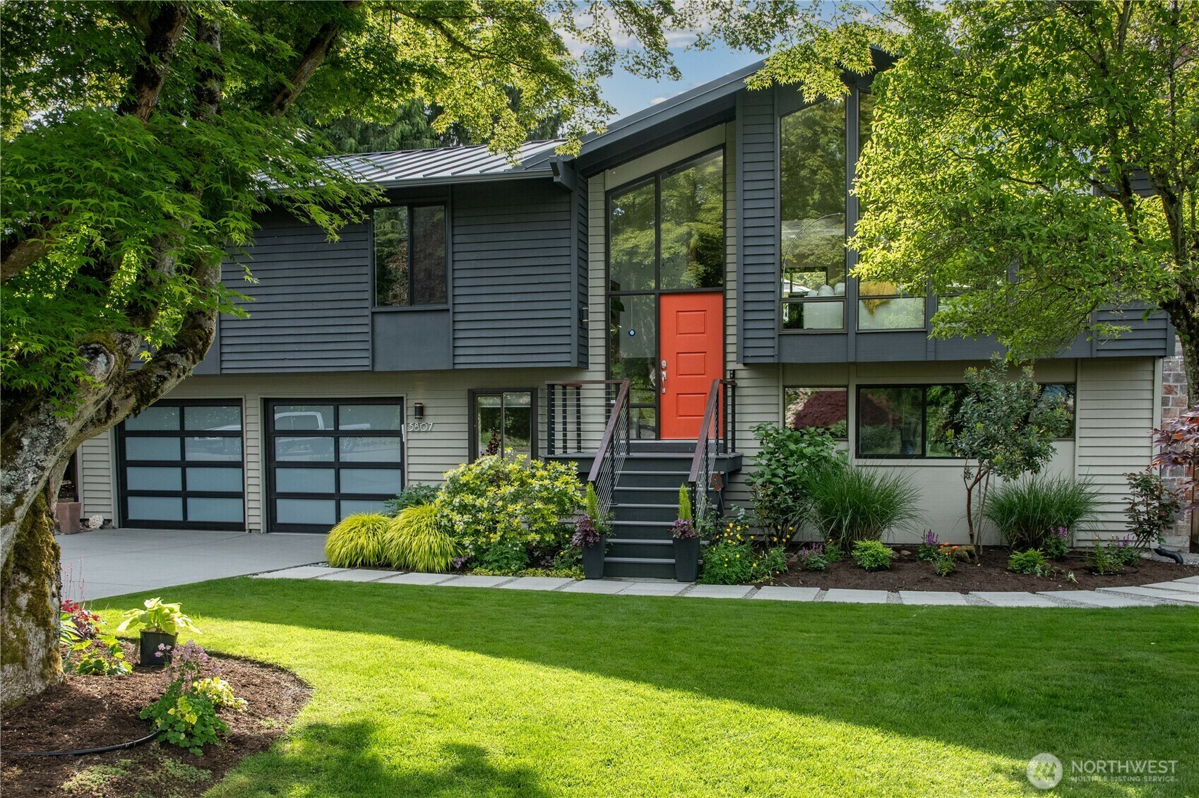 Property Photo: 5807 112th Place NE WA 98033