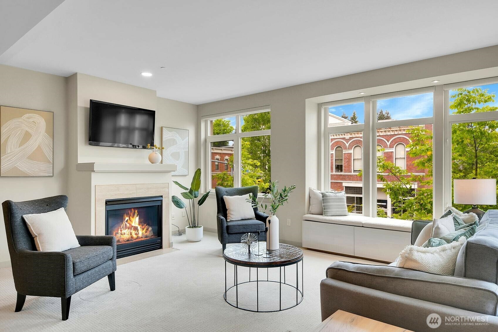 Property Photo: 631 Market Street 306 WA 98033