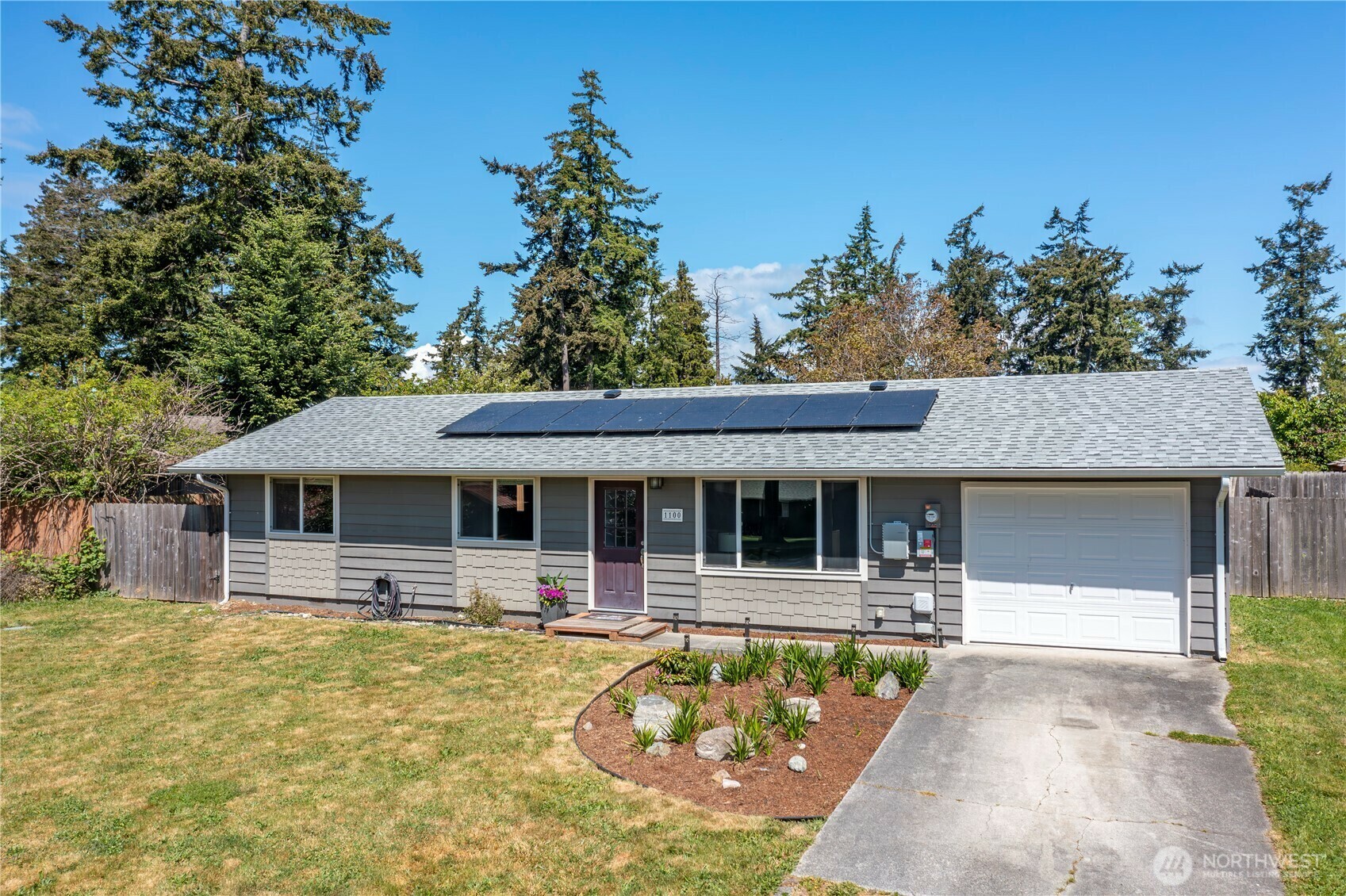 Property Photo:  1100  Greenwood Street  WA 98277 