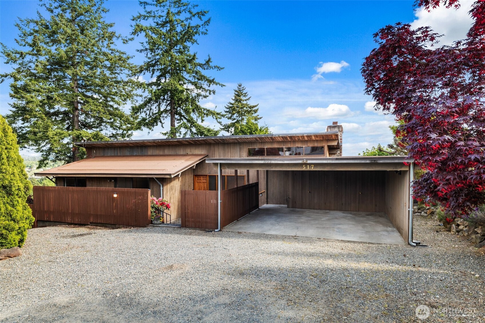 Property Photo: 517 S 212th St WA 98198