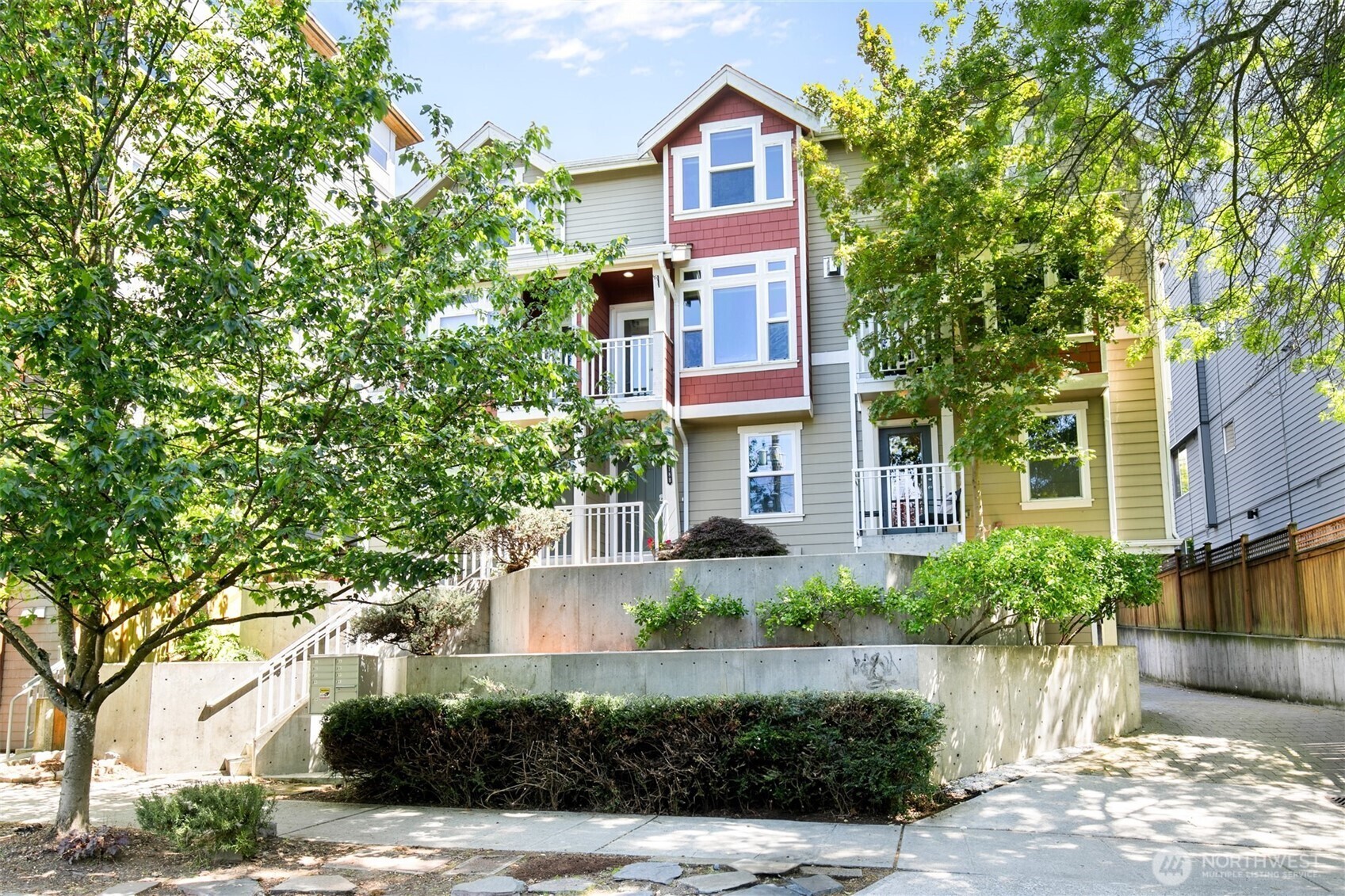 Property Photo: 418 11th Avenue E B WA 98102