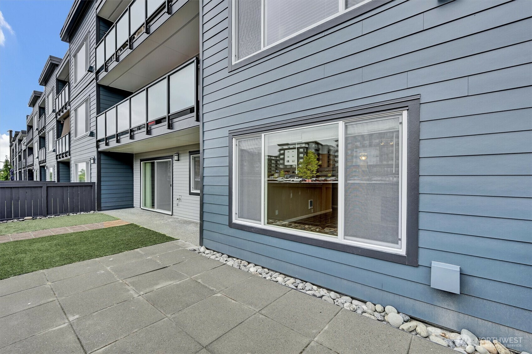 Property Photo: 1175 Harrington Place NE 101 WA 98056