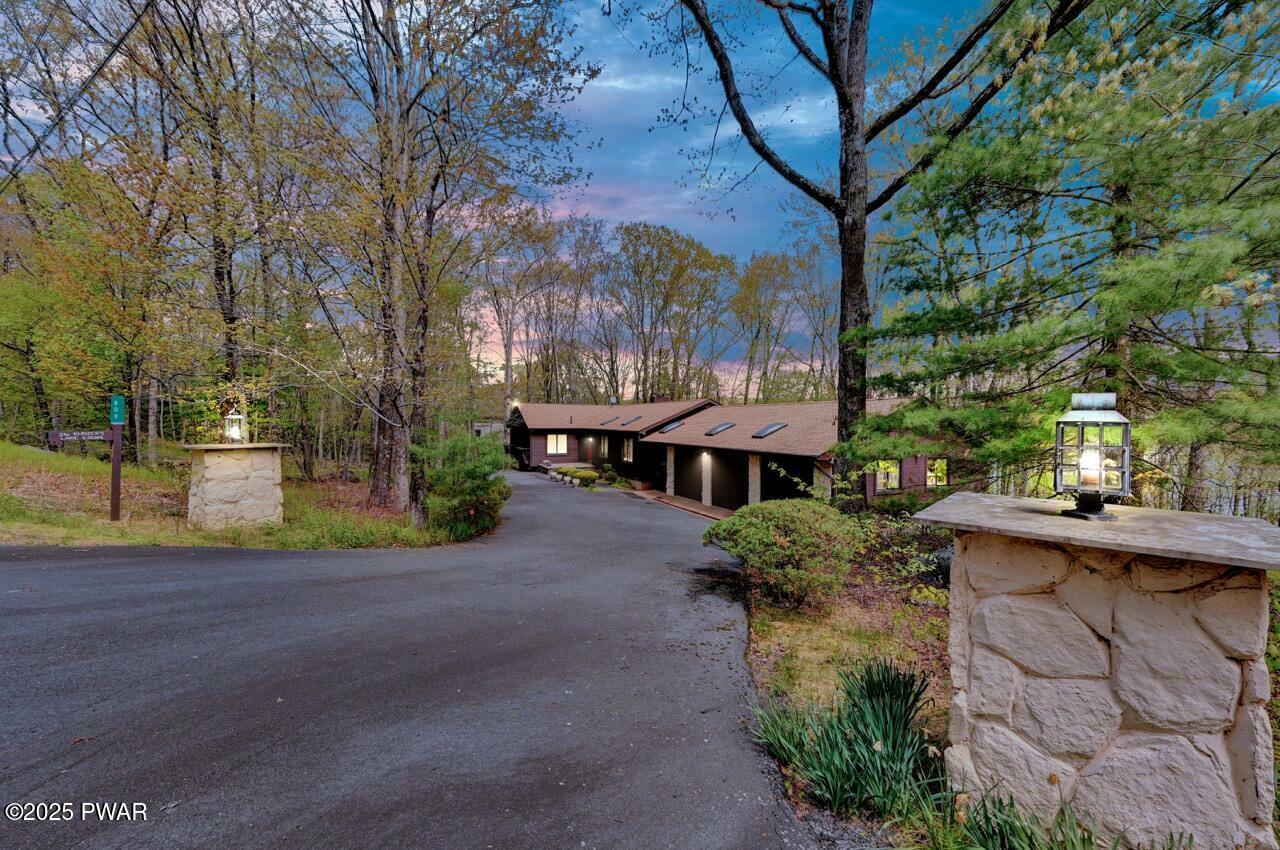 Property Photo: 809 Blackbirch Court PA 18428