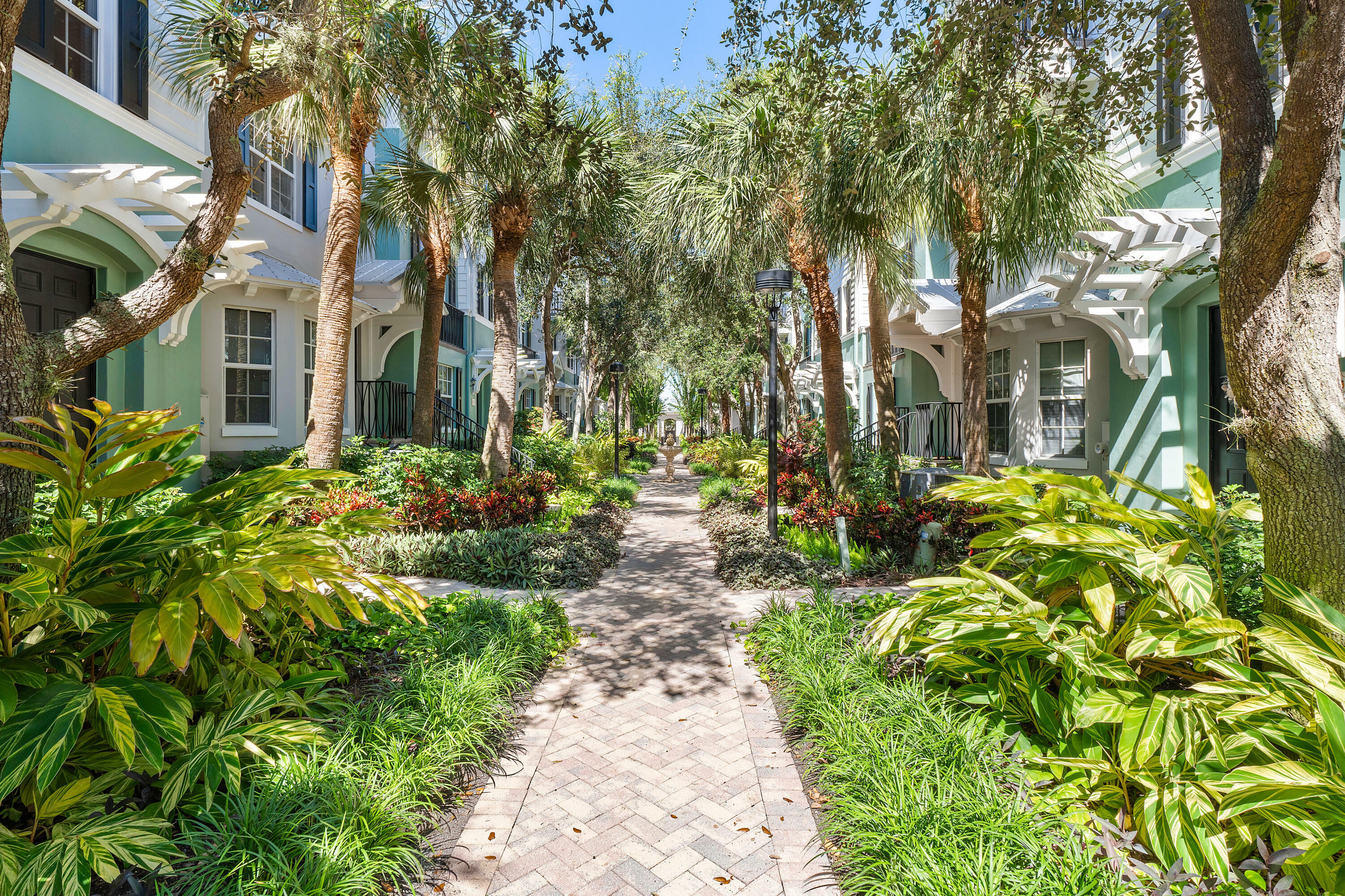 Property Photo: 329 W Mallory Circle FL 33483