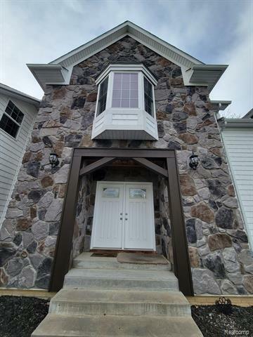 Property Photo:  10726 Davisburg Road  MI 48350 