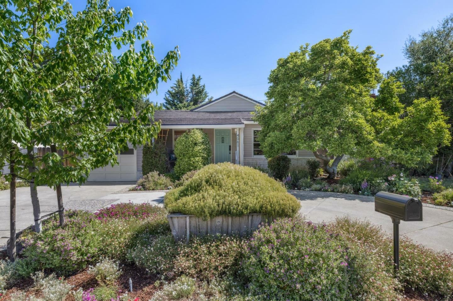 Property Photo: 4061 Verdosa Drive CA 94306